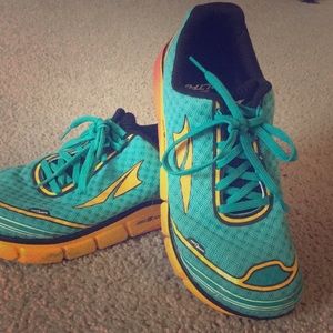 Women’s Altra Torin 2.0 sneakers, size 9